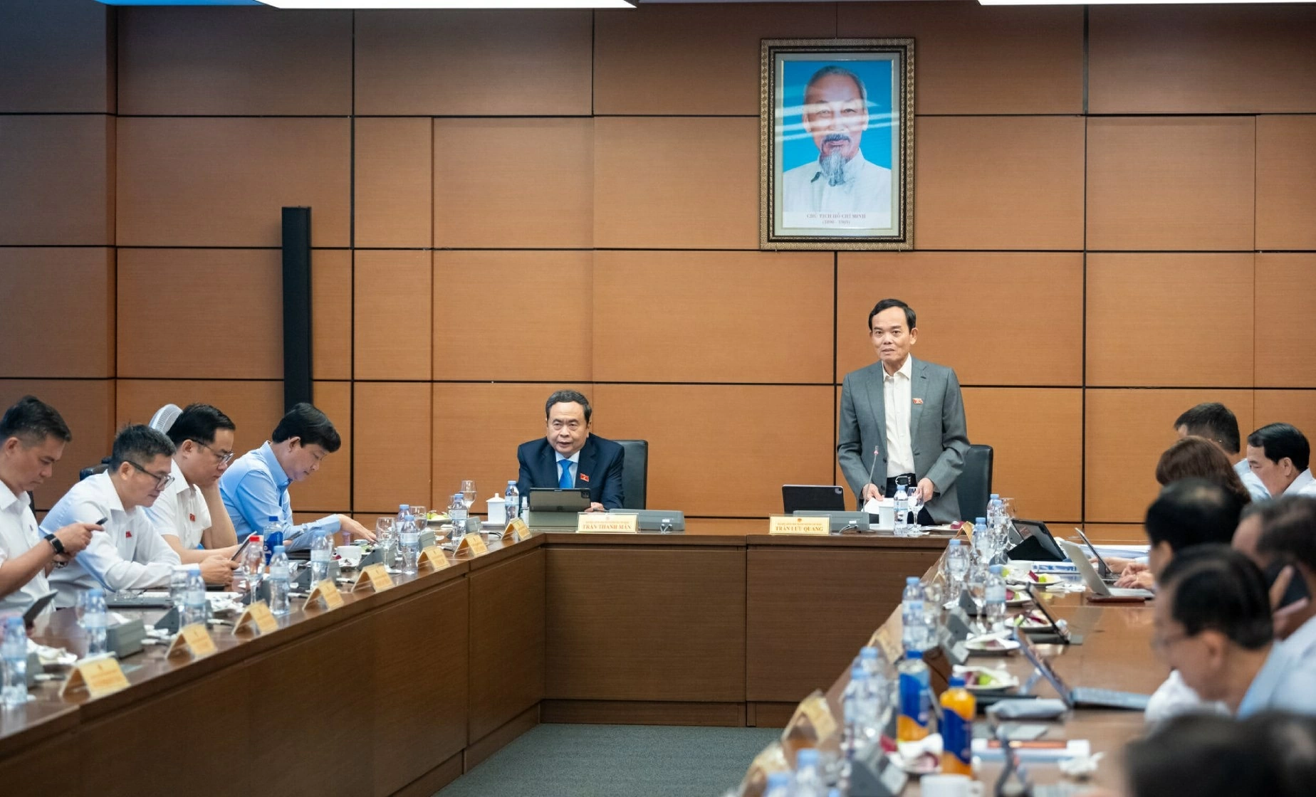 Chủ tịch Quốc hội Trần Thanh Mẫn: Khơi thông nguồn lực, tạo đột phá tăng trưởng Chủ tịch Quốc hội Trần Thanh Mẫn: Khơi thông nguồn lực, tạo đột phá tăng trưởng