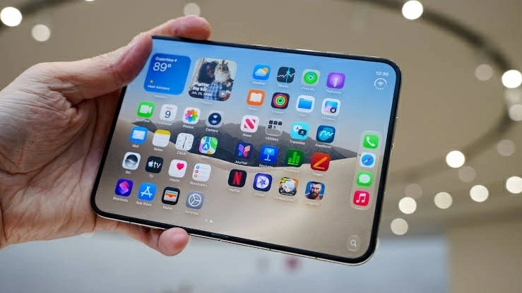 Tín đồ Apple đổ xô đi mua iPhone Duo Vừa mở đặt trước, iPhone Duo đã gây sốt trên diện rộng tại Trung Quốc