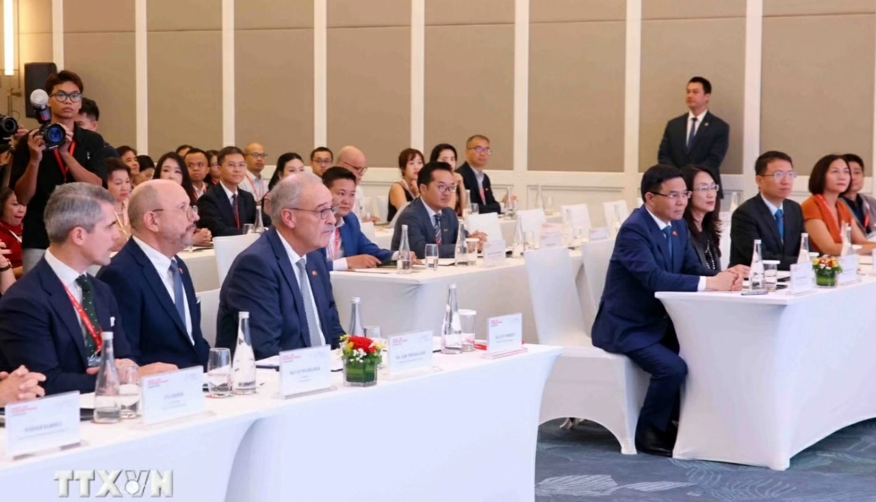 Tổng thống Guy Parmelin: Cộng đồng doanh nghiệp là một trong những trụ cột vững chắc nhất của quan hệ Việt Nam - Thụy Sỹ Tổng thống Guy Parmelin: Cộng đồng doanh nghiệp là một trong những trụ cột vững chắc nhất của quan hệ Việt Nam - Thụy Sỹ