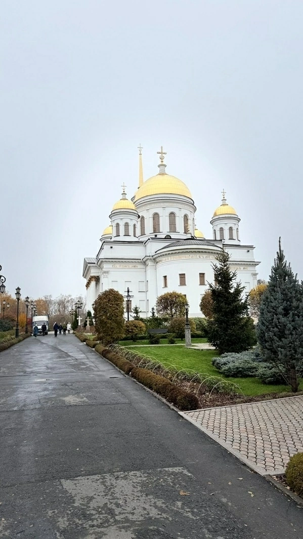 Đến Ekaterinburg, chạm vào hai châu lục