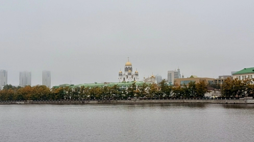 Đến Ekaterinburg, chạm vào hai châu lục