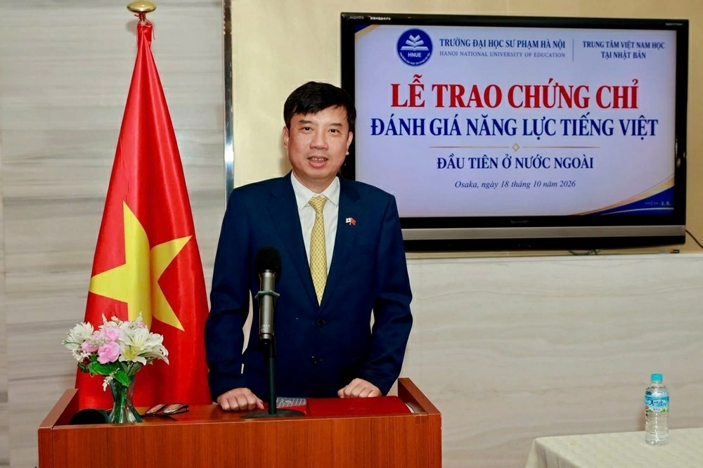 Trao chứng chỉ đánh giá năng lực tiếng Việt cho thí sinh tại Osaka (Nhật Bản)
