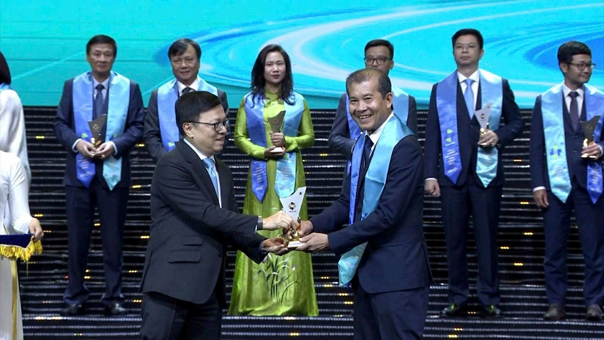 Thương hiệu Quốc gia Phân bón Đâu Trâu hòa cùng dòng chảy thương hiệu Việt từ Hành trình xanh Thương hiệu Quốc gia “Phân bón Đâu Trâu” hoà cùng dòng chảy thương hiệu từ Hành trình xanh.