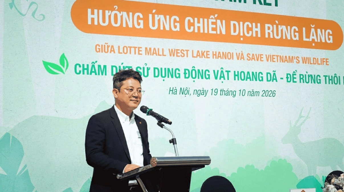 Ông Jung In Ho, Giám đốc Trung tâm thương mại Lotte Mall West Lake Hanoi, phát biểu tại sự kiện. (Nguồn: BTC)