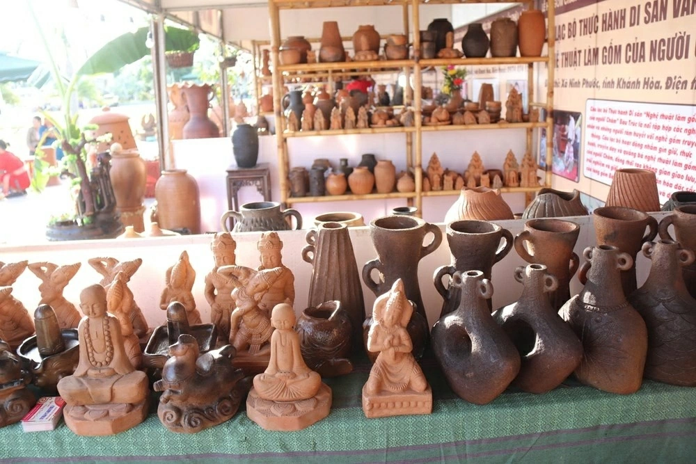 (79,85)- Khánh Hoà nỗ lực bảo vệ di sản Nghệ thuật làm gốm của người Chăm