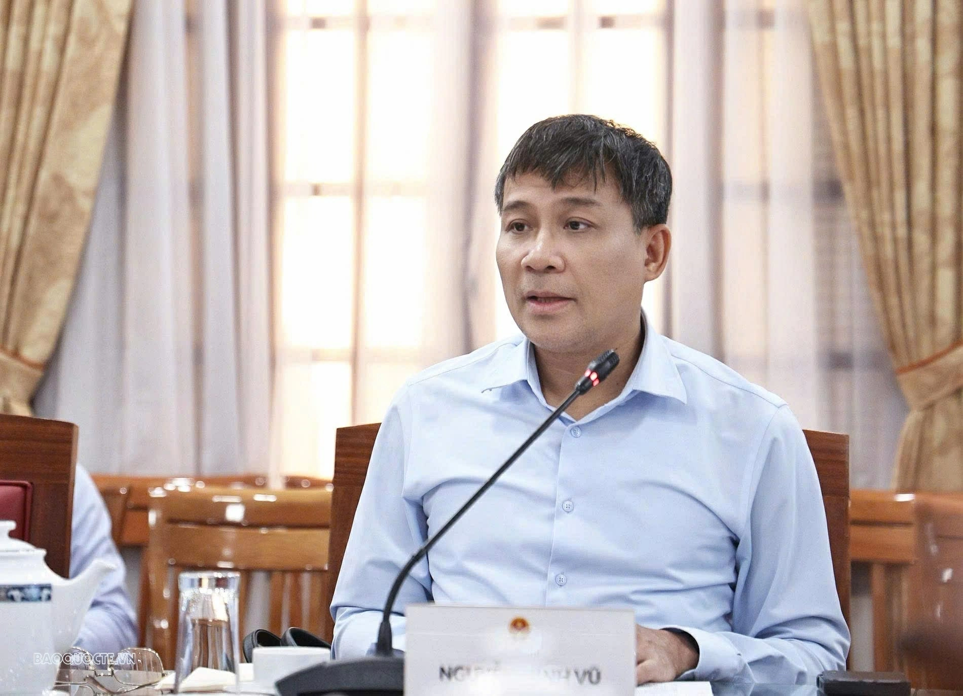 Ủy viên Trung ương Đảng, Thứ trưởng Thường trực Bộ Ngoại giao Nguyễn Minh Vũ, Trưởng Ban Thư ký Quốc gia APEC 2027 phát biểu tại cuộc họp. (Ảnh: Thành Long) Ủy viên Trung ương Đảng, Thứ trưởng Thường trực Bộ Ngoại giao Nguyễn Minh Vũ, Trưởng Ban Thư ký Quốc gia APEC 2027 phát biểu tại cuộc họp. (Ảnh: Thành Long)