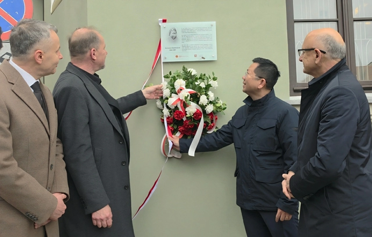 Lễ Khánh thành Bia tưởng niệm cố Kiến trúc sư Kazimierz Kwiatkowski tại thành phố Lublin (Ba Lan) Lễ Khánh thành Bia tưởng niệm cố Kiến trúc sư Kazimierz Kwiatkowski tại thành phố Lublin (Ba Lan)