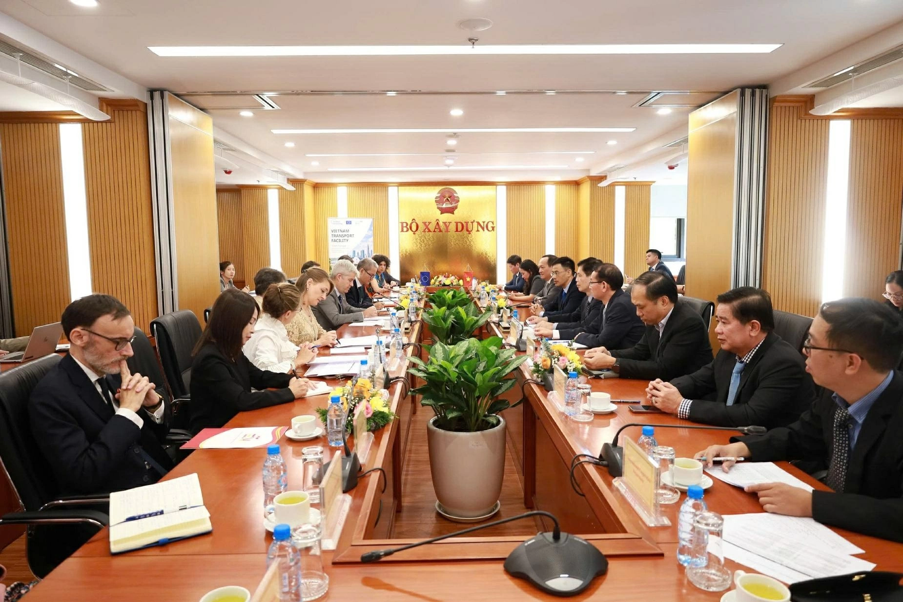 Toàn cảnh buổi lễ ký kết Bản ghi nhớ hợp tác giữa Bộ Xây dựng và Cơ quan phát triển Pháp. Toàn cảnh buổi lễ ký kết Bản ghi nhớ hợp tác giữa Bộ Xây dựng và Cơ quan phát triển Pháp.