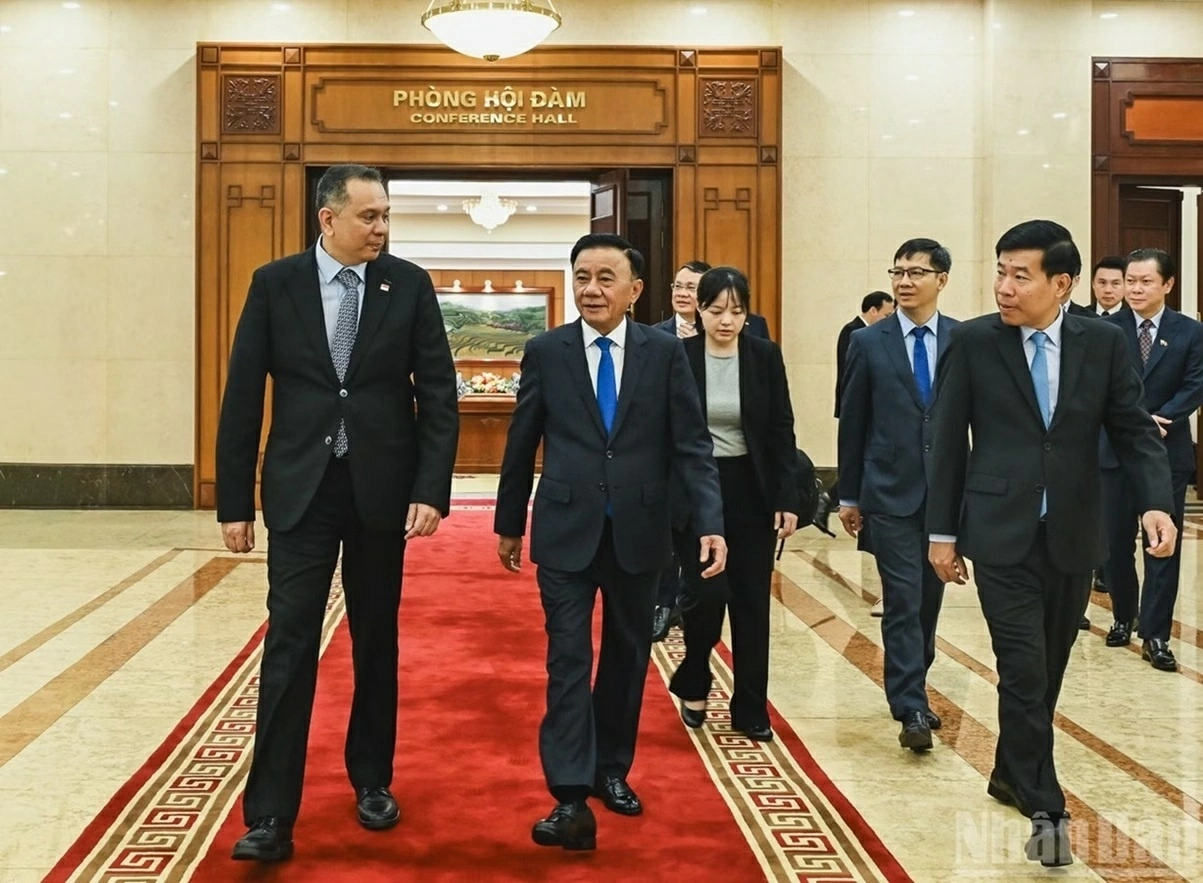 Đồng chí Thường trực Ban Bí thư Trần Cẩm Tú tiếp đoàn công tác Cục Công vụ Singapore về hợp tác giáo dục, đào tạo
