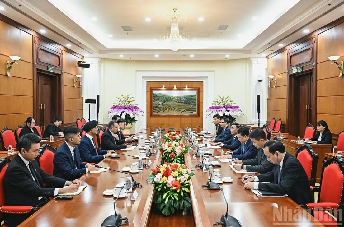 Đồng chí Thường trực Ban Bí thư Trần Cẩm Tú tiếp đoàn công tác Cục Công vụ Singapore về hợp tác giáo dục, đào tạo