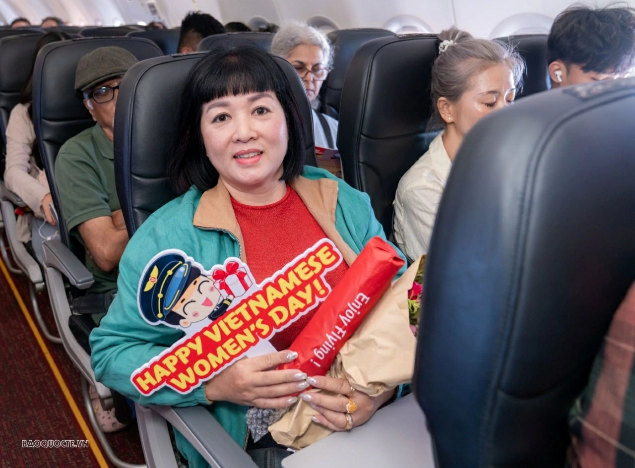 Những nụ cười được phi hành đoàn Vietjet dành tặng một nửa thế giới trong dịp 20/10
