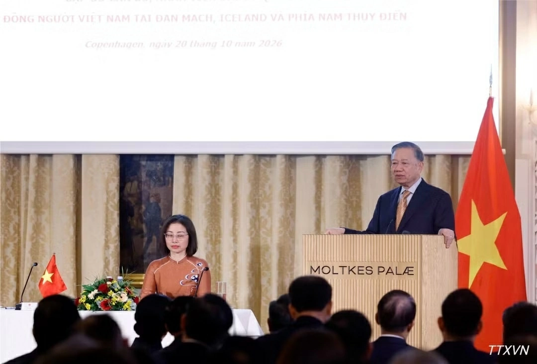 Tổng Bí thư, Chủ tịch nước Tô Lâm gặp gỡ cán bộ, nhân viên Đại sứ quán và cộng đồng người Việt Nam tại Đan Mạch, Iceland và phía Nam Thụy Điển Tổng Bí thư, Chủ tịch nước Tô Lâm gặp gỡ cán bộ, nhân viên Đại sứ quán và cộng đồng người Việt Nam tại Đan Mạch, Iceland và phía Nam Thụy Điển