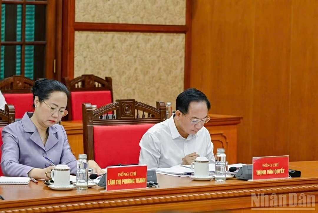 Khẩn trương hoàn thiện nội dung công việc, bảo đảm đúng tầm vóc, tính chất của sự kiện
