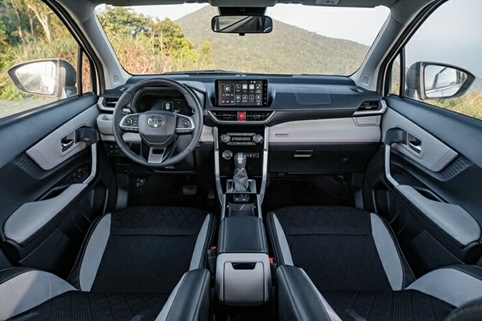 Khoang cabin Toyota Veloz Cross được thiết kế theo hướng thực dụng.