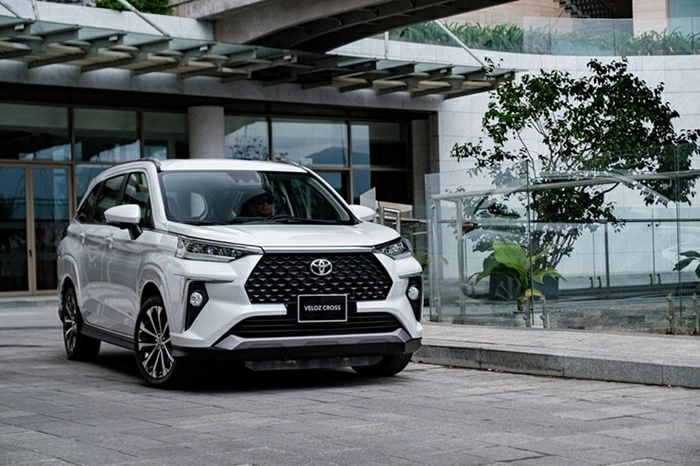 Toyota Veloz Cross sở hữu diện mạo trẻ trung với lưới tản nhiệt cỡ lớn.