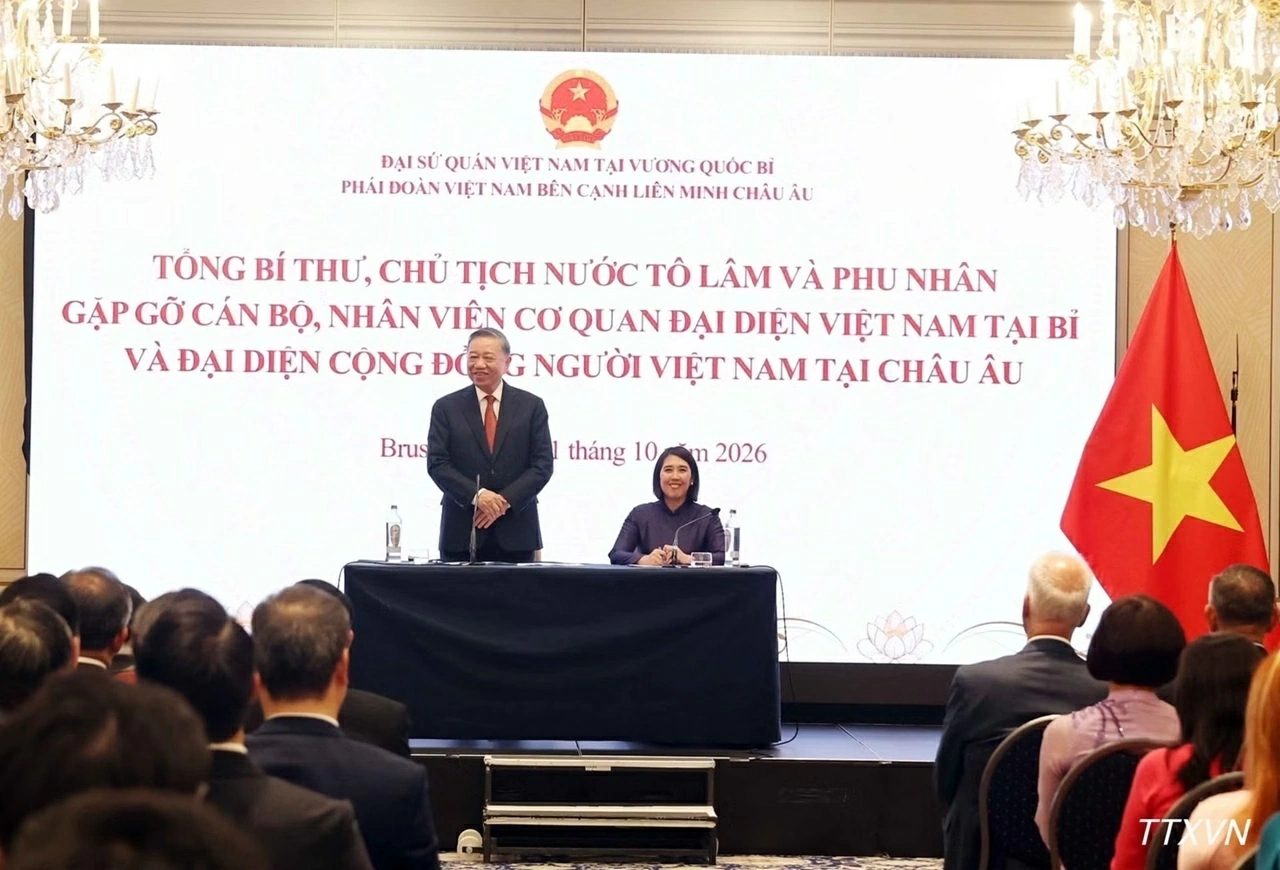 Tổng Bí thư, Chủ tịch nước Tô Lâm gặp gỡ cán bộ, nhân viên Cơ quan đại diện Việt Nam tại Bỉ và đại diện cộng đồng người Việt Nam tại châu Âu
