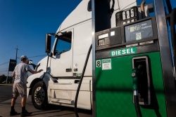 Từ mua dầu diesel của Nga đến các gói hỗ trợ: Mỹ không có 