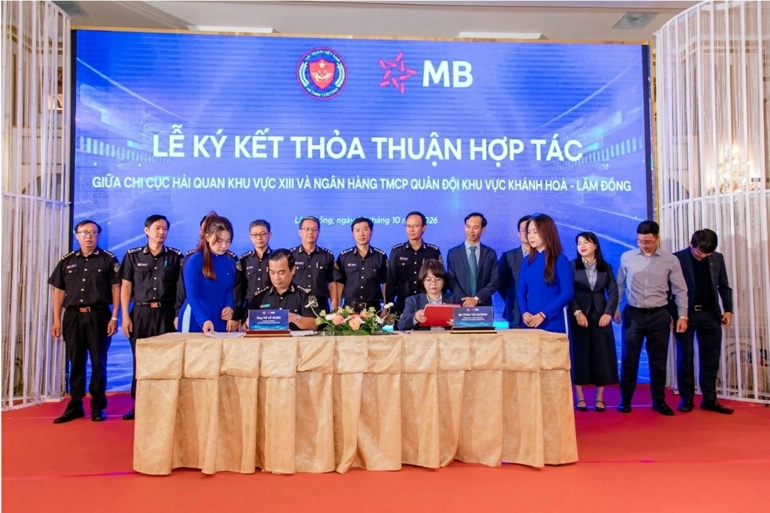 Ngân hàng TMCP Quân đội (MB) và Chi cục Hải quan Khu vực XIII chính thức ký kết Thỏa thuận hợp tác. Ảnh: MB.
