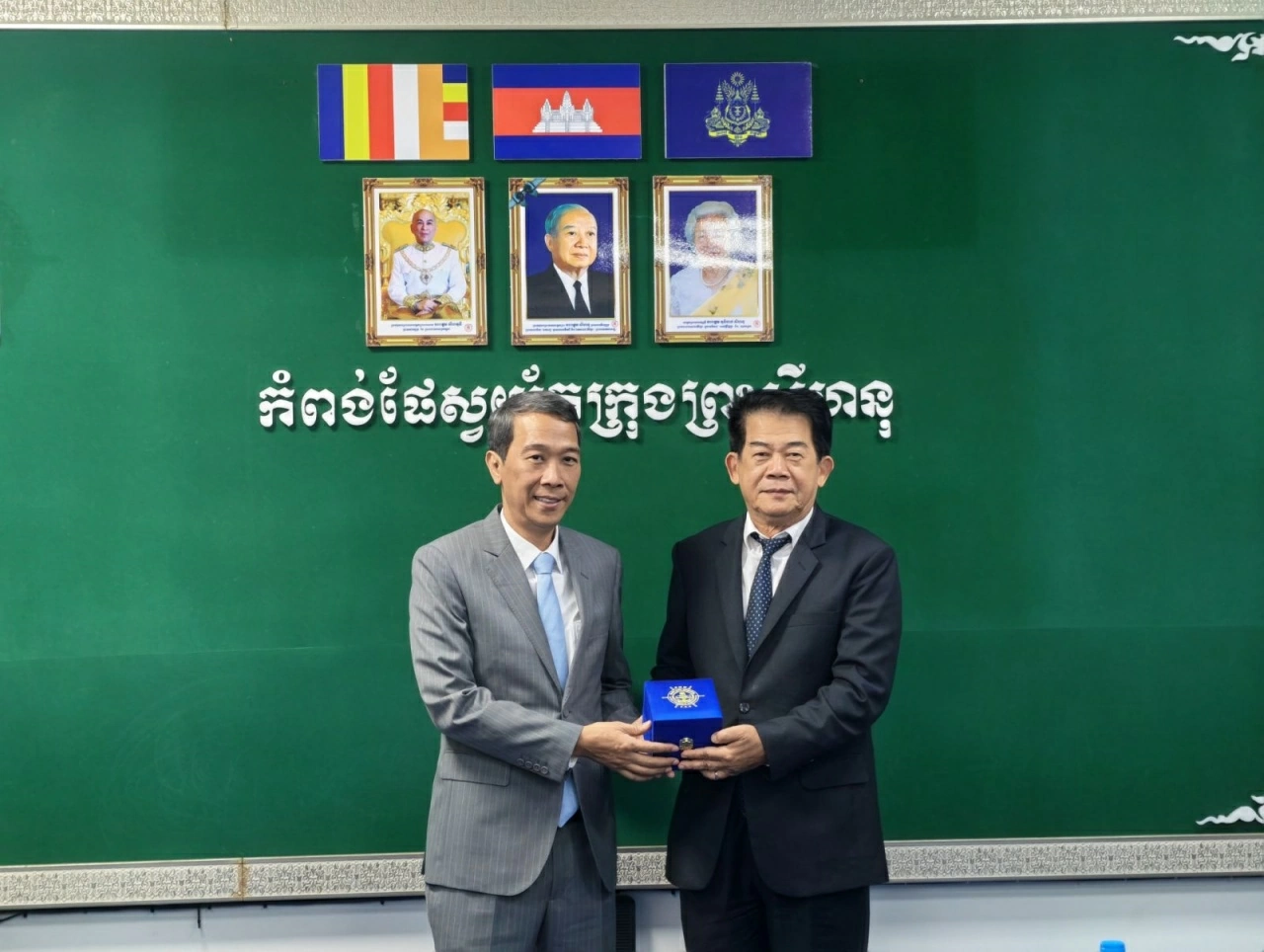Tổng Lãnh sự Nguyễn Trung Hiếu chào xã giao lãnh đạo và khảo sát cảng tự trị Sihanoukville (PAS), Campuchia