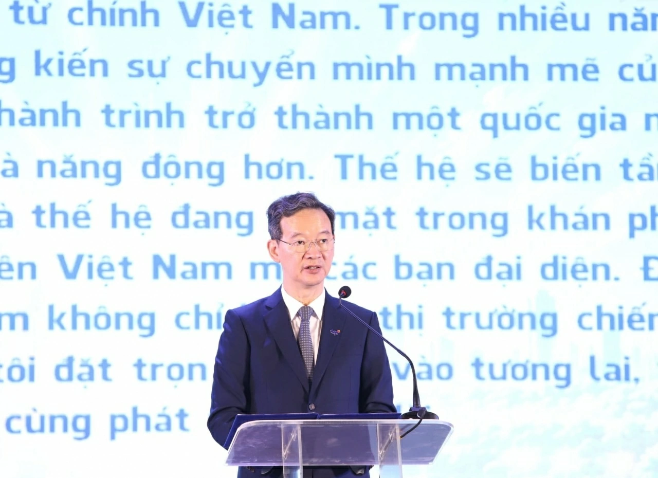 Tiếp năng lượng cùng thanh niên Việt Nam tiến bước