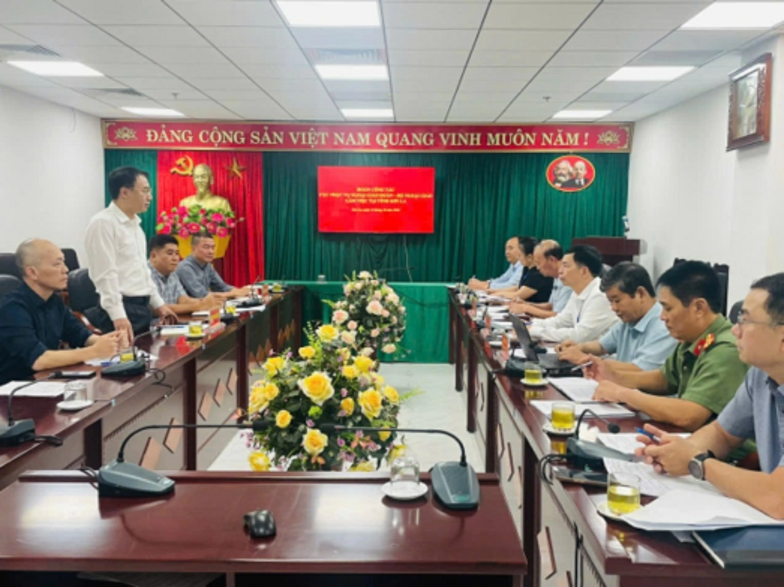 Đoàn công tác đã làm việc với Phòng An ninh đối ngoại, Công an tỉnh và Trung tâm Xúc tiến đầu tư, Thương mại và Du lịch tỉnh Đoàn công tác đã làm việc với Phòng An ninh đối ngoại, Công an tỉnh và Trung tâm Xúc tiến đầu tư, Thương mại và Du lịch tỉnh