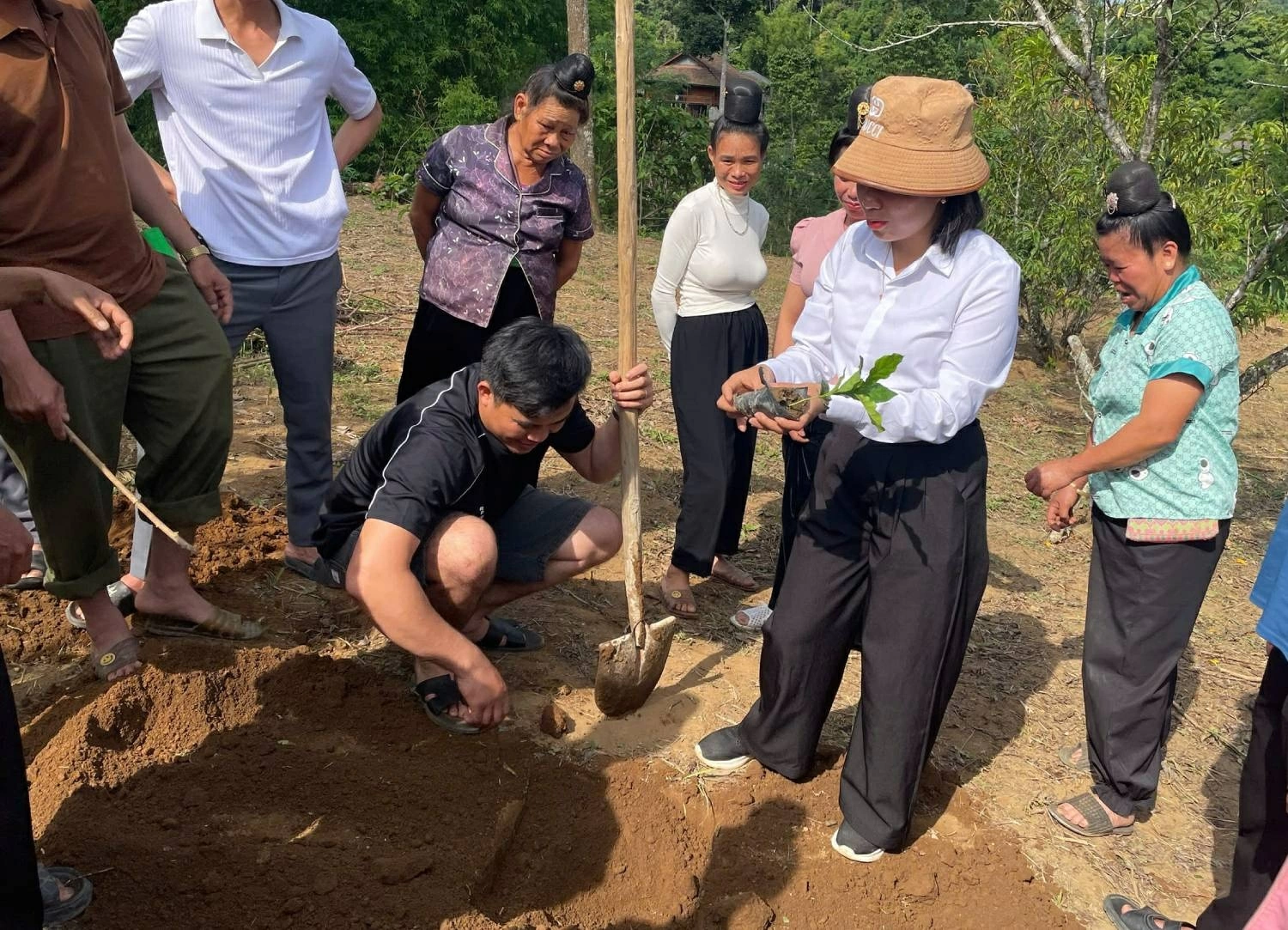 hỗ trợ nâng cao năng lực kinh tế - xã hội cho phụ nữ dân tộc thiểu số tại Điện Biên. hỗ trợ nâng cao năng lực kinh tế - xã hội cho phụ nữ dân tộc thiểu số tại Điện Biên.