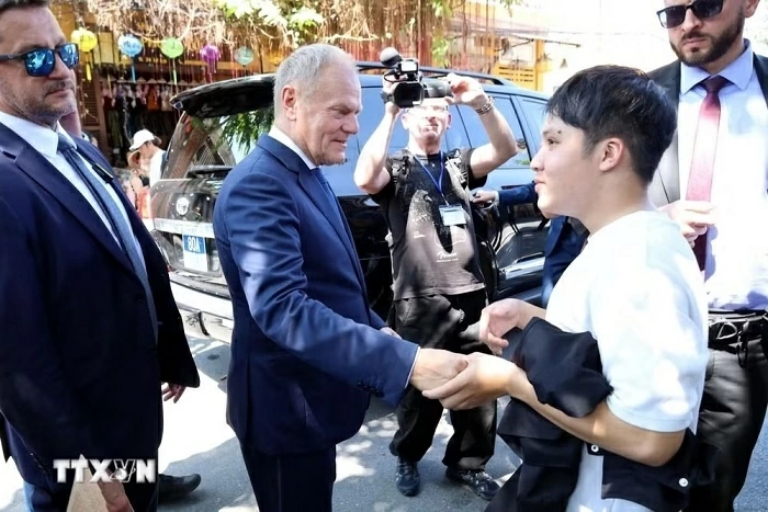 Thủ tướng Ba Lan Donald Tusk thăm phố cổ Hội An