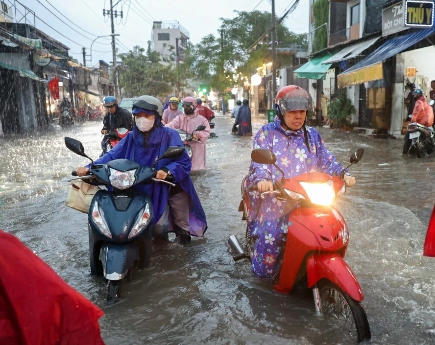Nam Bộ đón hai đợt không khí lạnh, nguy cơ ngập sâu từ cuối tháng 10