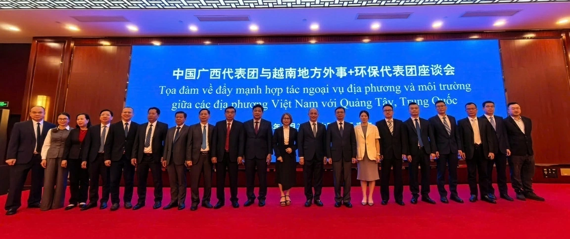 Ủy viên Ban thường vụ, Chánh Văn phòng Đảng ủy Bộ Ngoại giao Nguyễn Xuân Ánh dẫn đầu đoàn các địa phương Việt Nam thăm, làm việc tại Quảng Tây (Trung