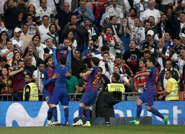 2017 [File: Oscar Del Pozo/AFP] Messi ăn mừng bàn thắng quyết định ở phút bù giờ, giúp Barcelona đánh bại Real Madrid 3-2 trên sân Santiago Bernabéu, Madrid, ngày 23/4/2017. (Nguồn: Getty Images)