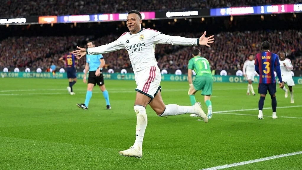 Real Madrid thắng kịch tính Barca, HLV Mourinho ghi dấu ấn chiến thuật đỉnh cao
