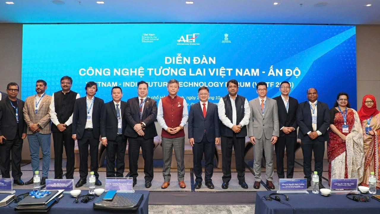 Các đại biểu chụp ảnh chung. (Ảnh: Thành Long)