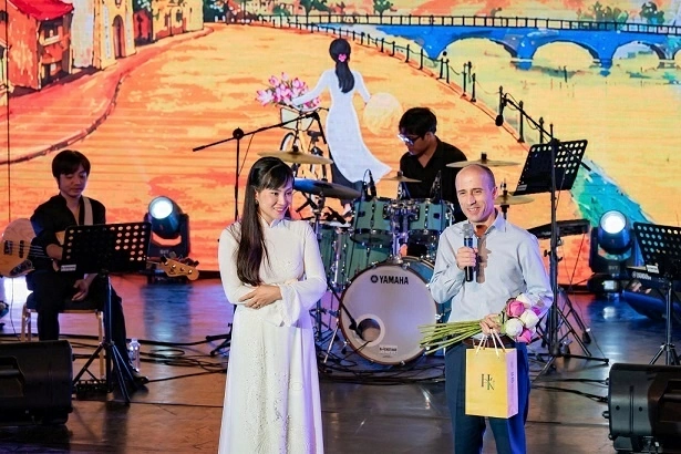 Hà Nội và tiếng lòng của người con xa xứ