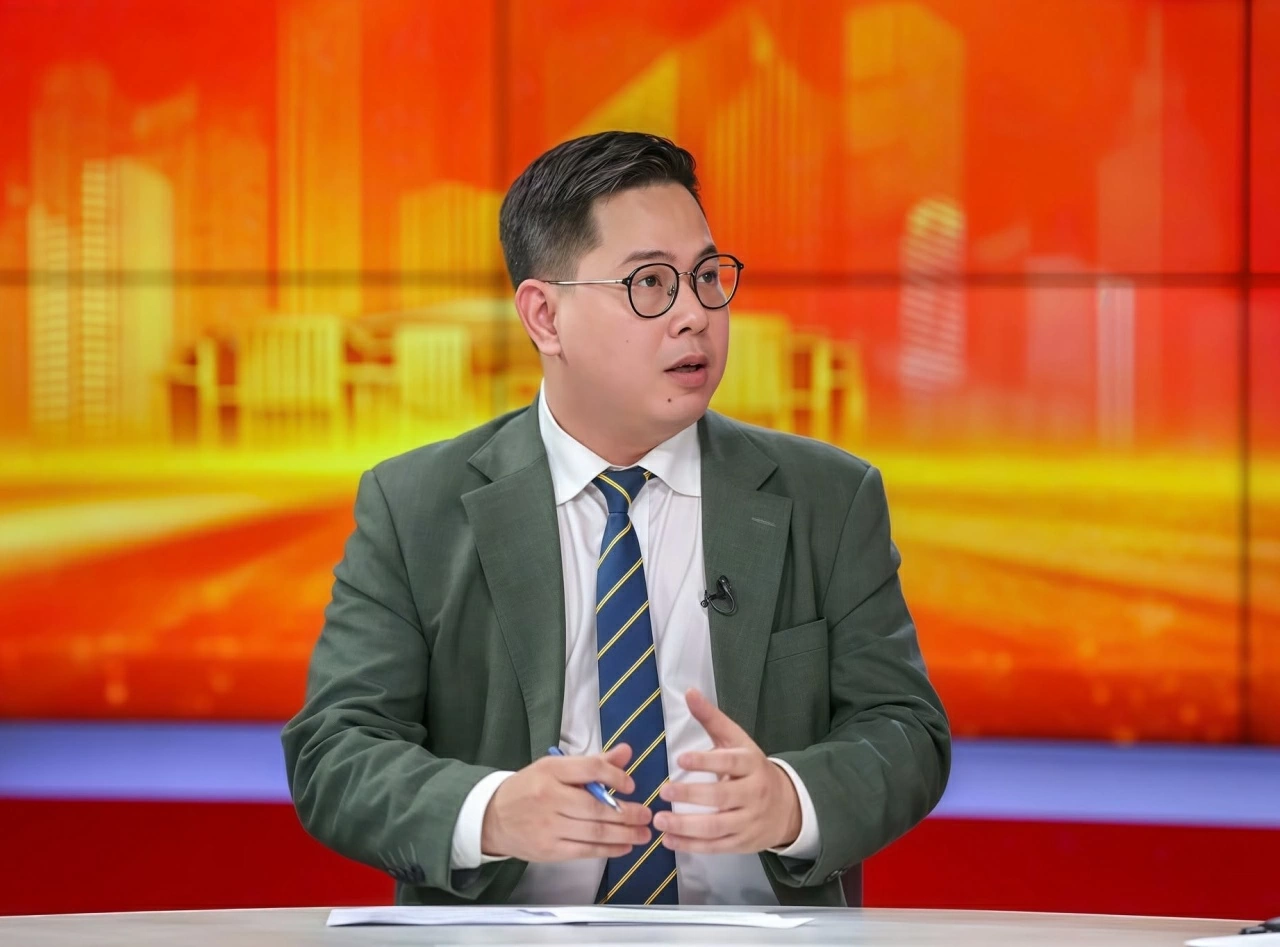 44.12. Đằng sau một hành vi bạo lực trên bục giảng