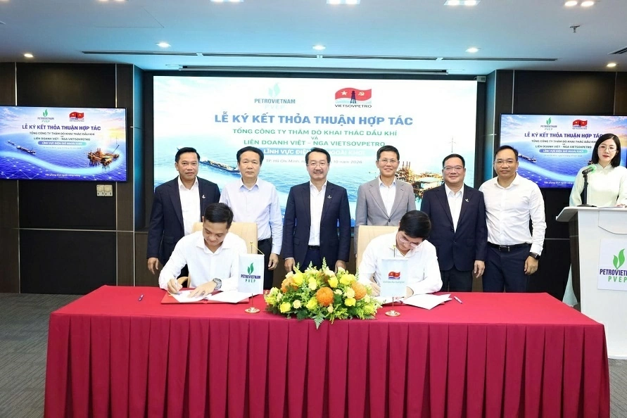 PVEP, Vietsovpetro và PTSC thúc đẩy hợp tác phát triển điện gió ngoài khơi PVEP, Vietsovpetro và PTSC thúc đẩy hợp tác phát triển điện gió ngoài khơi
