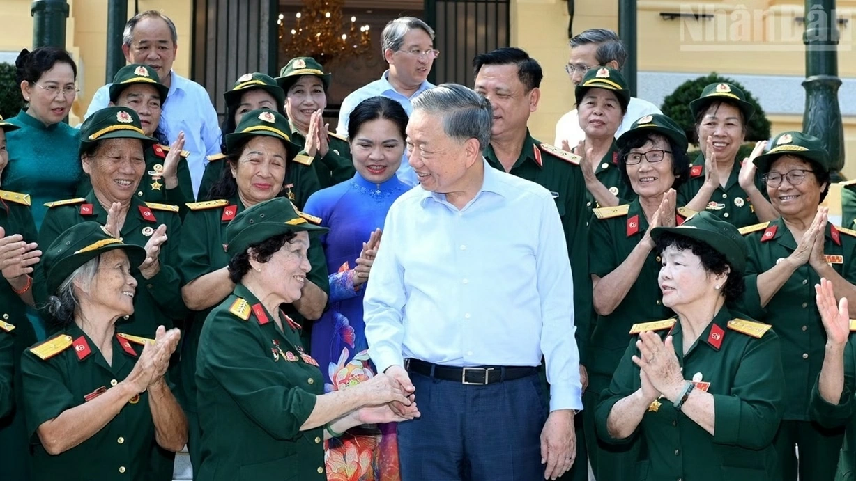 Tổng Bí thư, Chủ tịch nước Tô Lâm: Giải quyết đầy đủ chính sách, sức khỏe cho nữ lái xe Trường Sơn