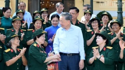 Tổng Bí thư, Chủ tịch nước Tô Lâm: Giải quyết đầy đủ chính sách, sức khỏe cho nữ lái xe Trường Sơn