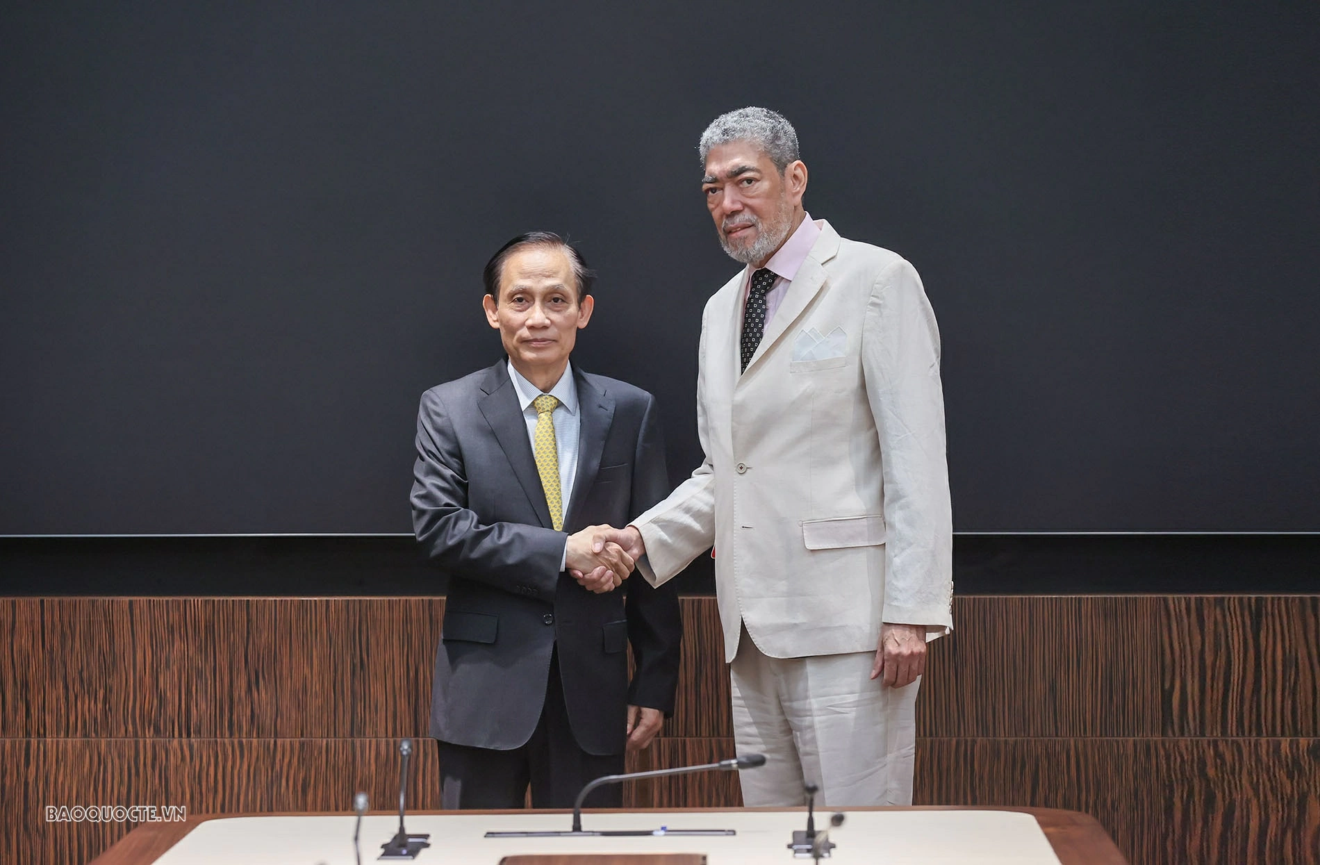 Bộ trưởng Lê Hoài Trung hội đàm với Tổng Bí thư Đảng MIU Miguel Mejia
