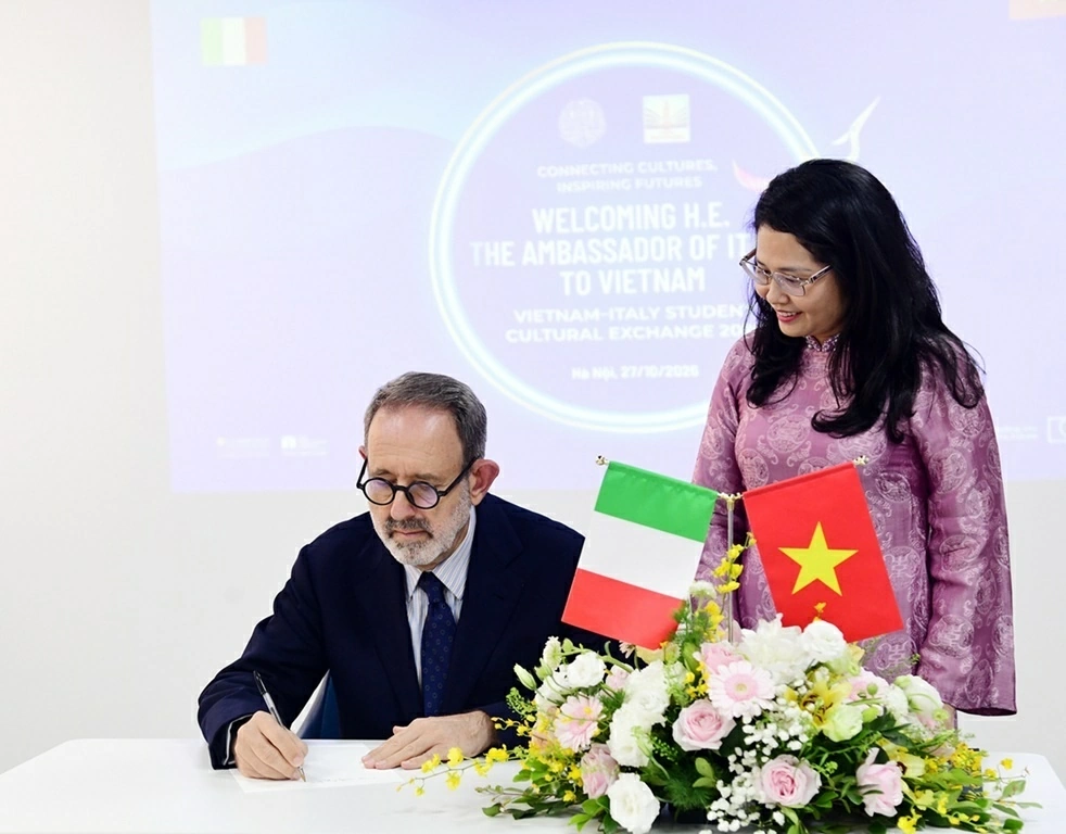 Thế hệ trẻ - nhịp cầu nối dài tình hữu nghị Việt Nam và Italy Thế hệ trẻ - nhịp cầu nối dài tình hữu nghị Việt Nam và Italy