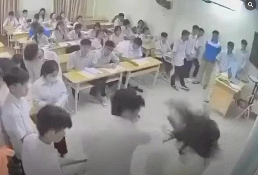 Từ một vụ học sinh bạo hành giáo viên trên bục giảng, nghĩ về trách nhiệm giáo dục