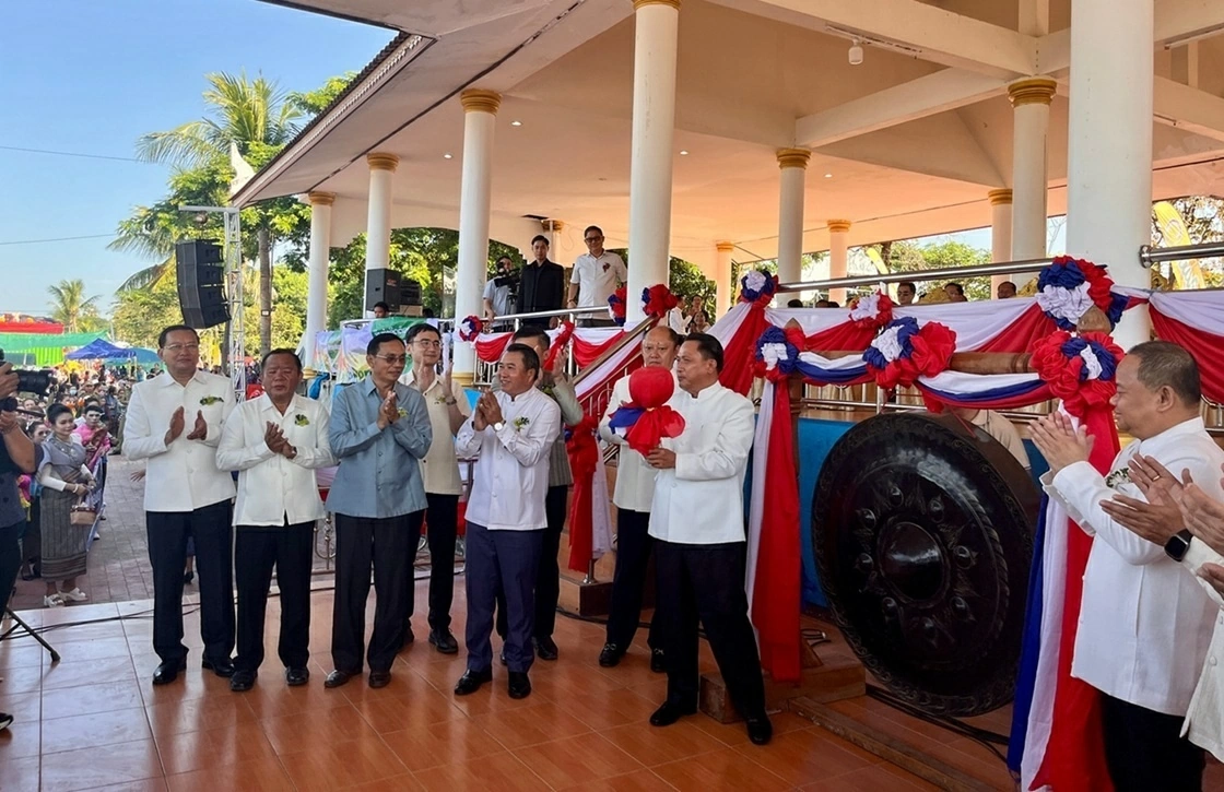 Bồi đắp quan hệ Việt Nam - Lào qua nét đẹp văn hóa đua thuyền truyền thống Bồi đắp quan hệ Việt Nam - Lào qua nét đẹp văn hóa đua thuyền truyền thống