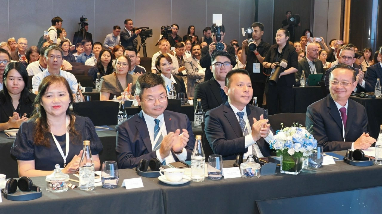 các đại biểu tham dự Diễn đàn Doanh nghiệp Bắc Âu – Việt Nam. (Ảnh: Hùng Hoàng) các đại biểu tham dự Diễn đàn Doanh nghiệp Bắc Âu – Việt Nam. (Ảnh: Hùng Hoàng)