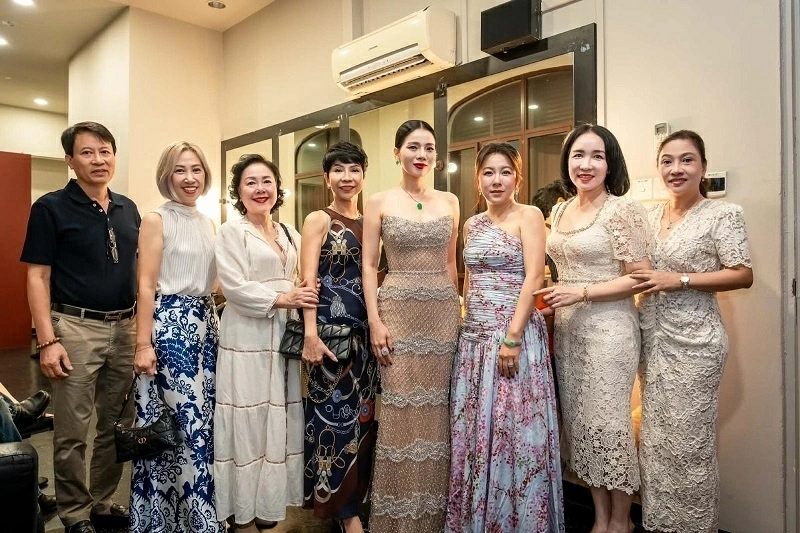 Đêm nhạc riêng đầy cảm xúc của Lệ Quyên tại Singapore