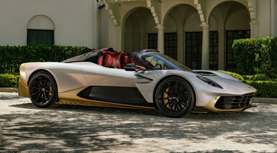 Aston Martin Valhalla Spider nổi bật với thiết kế mui có thể tháo rời.