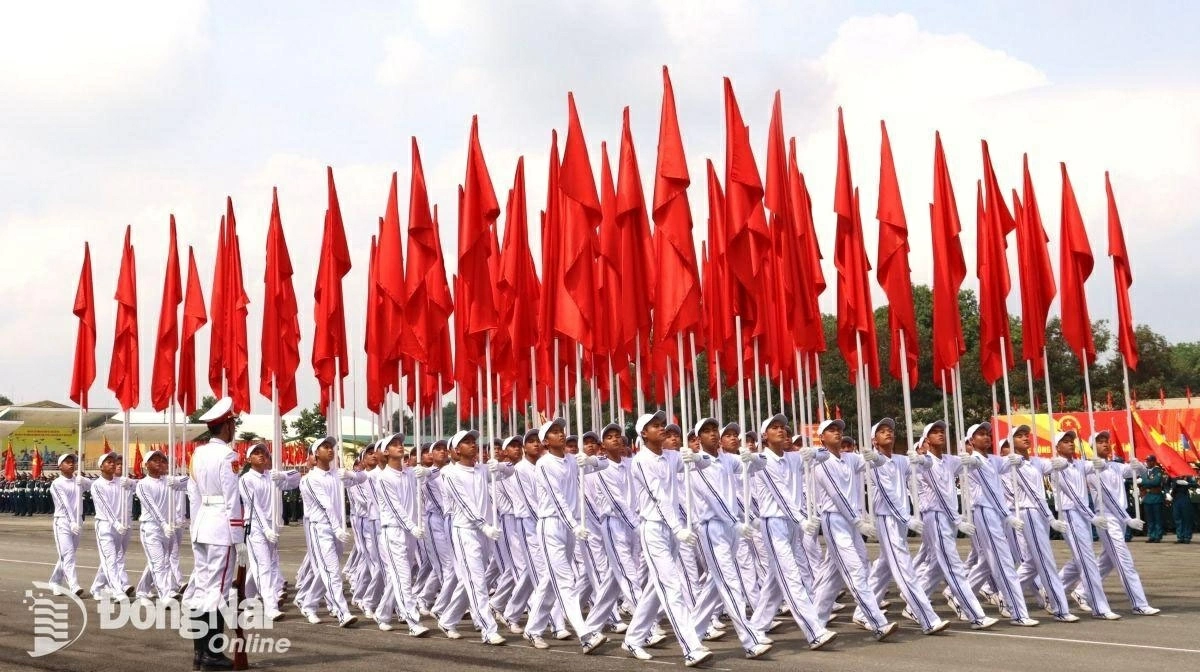Khối hồng kỳ A50. (Ảnh: Nguyệt Hà)