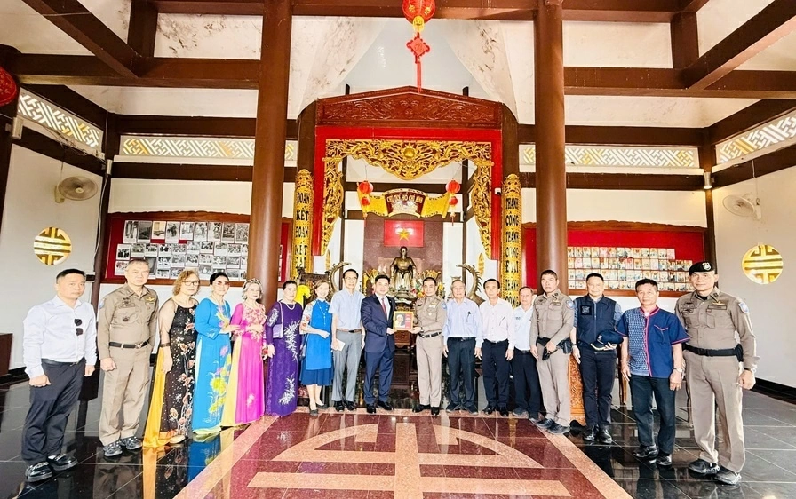 Việt Nam - Lào Việt Nam - Lào