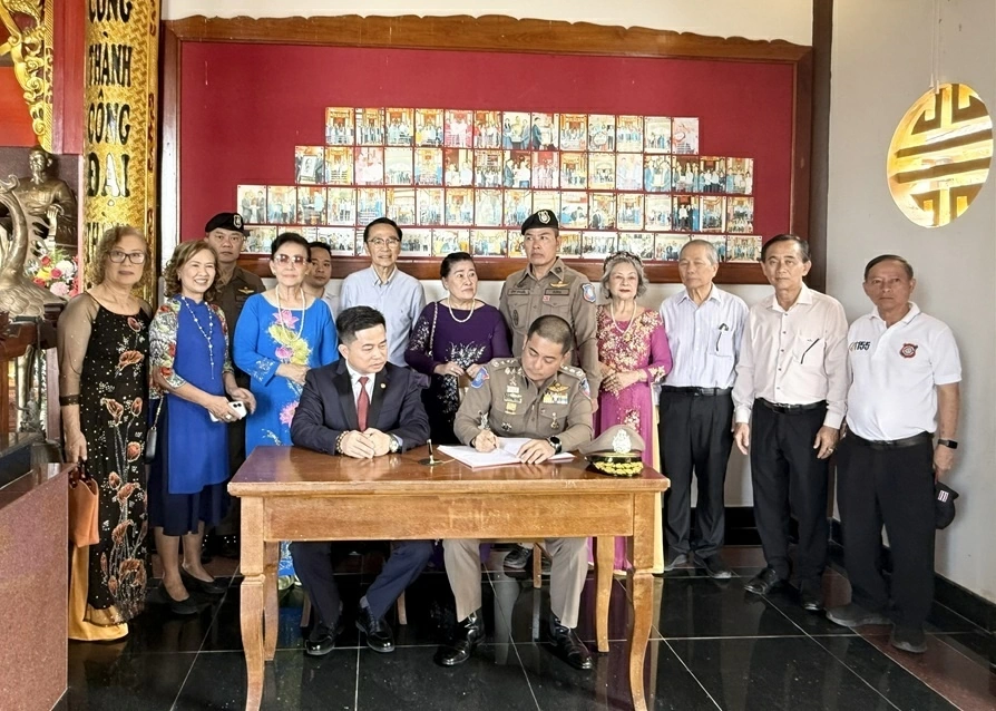 Việt Nam - Lào Việt Nam - Lào