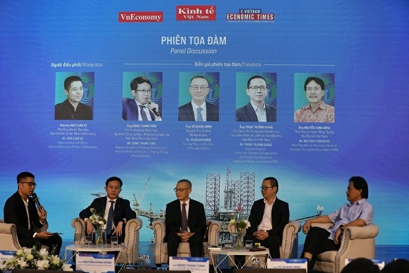 Khơi thông dòng vốn đầu tư và thúc đẩy chuyển dịch năng lượng xanh