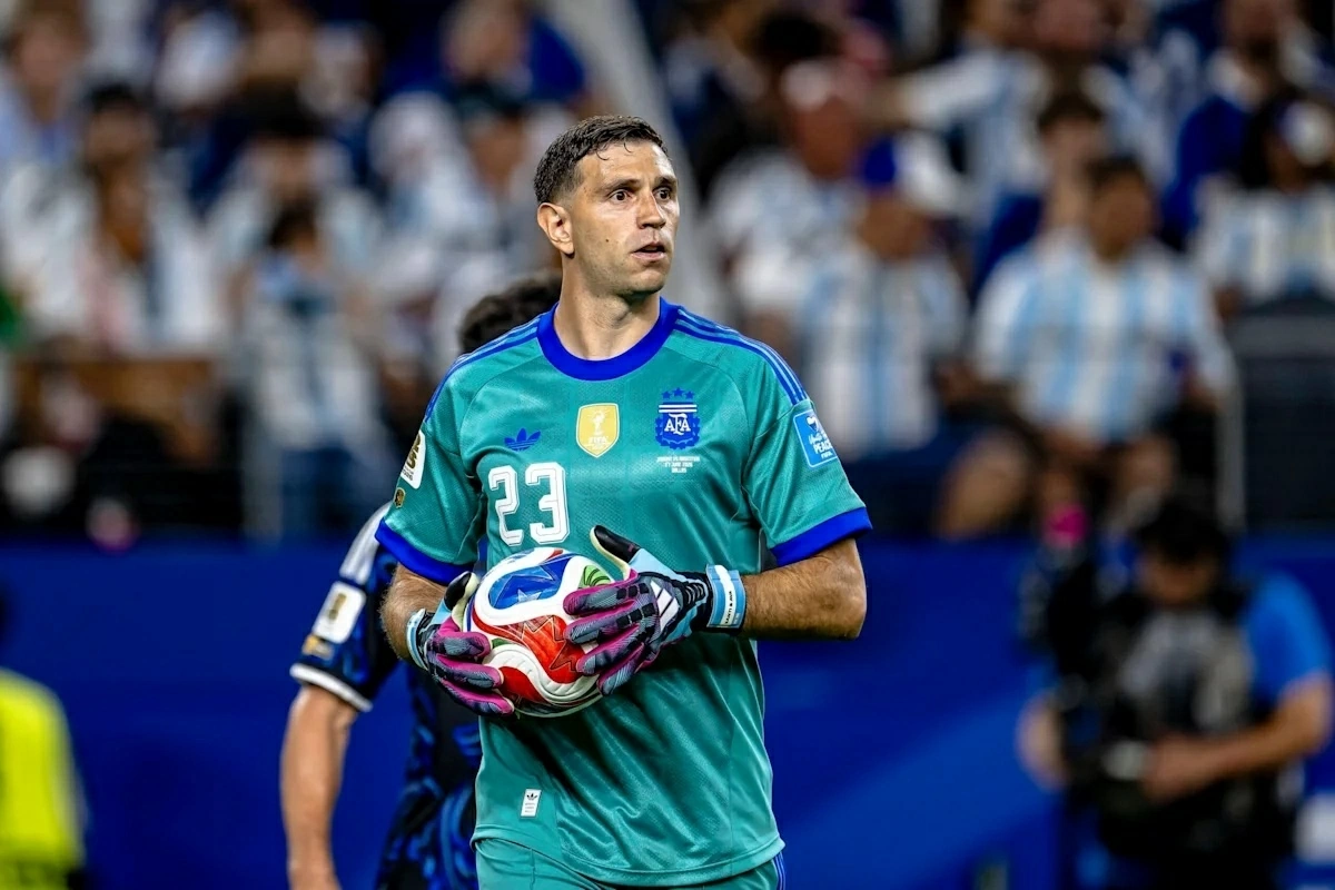 Chelsea đón tin vui từ chấn thương của Dibu Martinez