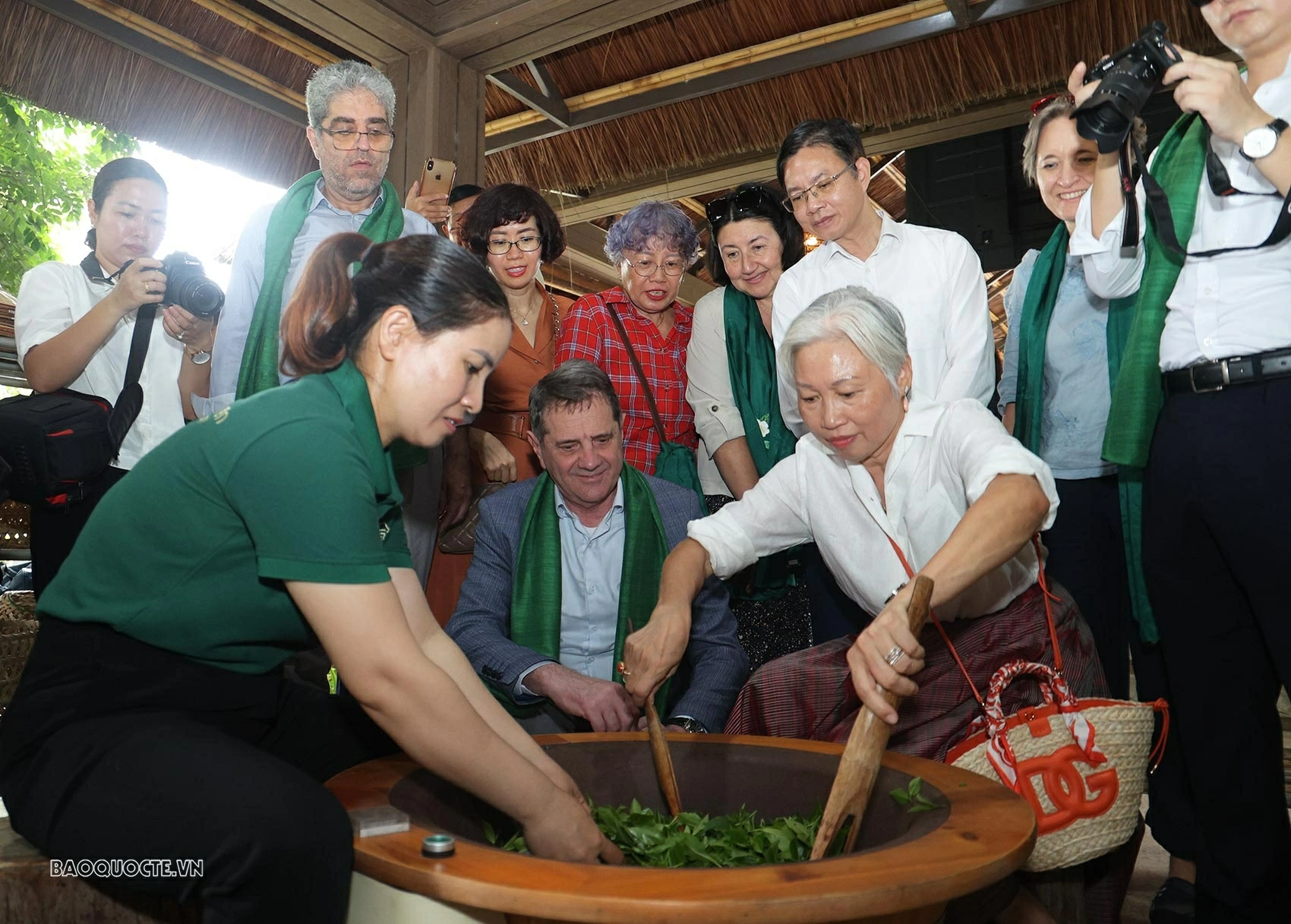 sao chè thủ công